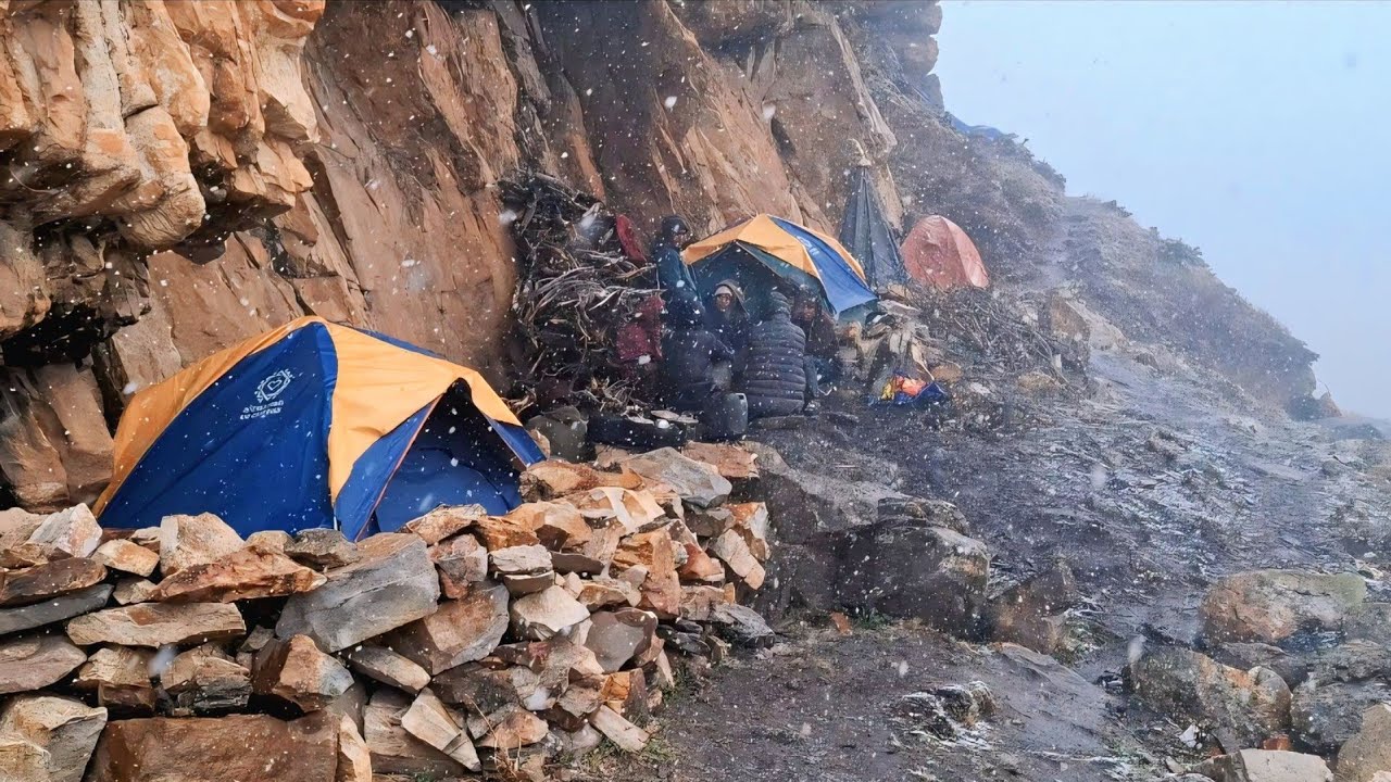 This Is Western Himalayan Seasonal Village Life During The Snowfalls||Documentary Of Himalayan intro