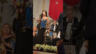 Tuğba Özlü_ Düşünürken Seni̇ Yüzüm Gülüyor