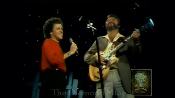 Glen Campbell & Leo Sayer 1982 LIVE! ~ "When I Need You" (#1 hit 1977)