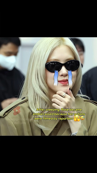 Rosé and the story of sneezing at the airport #shorts #blackpink #rosé