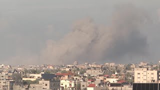 Des épais nuages de fumée s'élèvent de Khan Younès, vus depuis Rafah | AFP Images