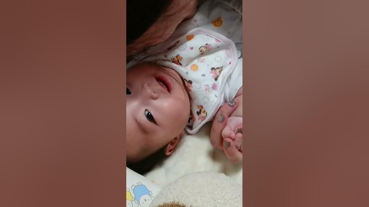 新生児 赤ちゃんくすぐってみたら嬉しそう 笑顔 Youtube