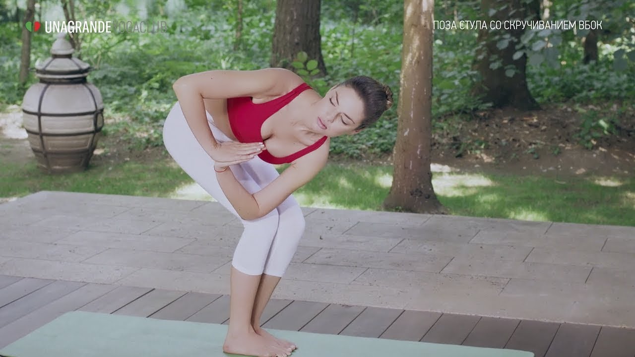 Поза стула со скручиванием вбок. Паривритта уткатасана – Позы йоги для начинающих.