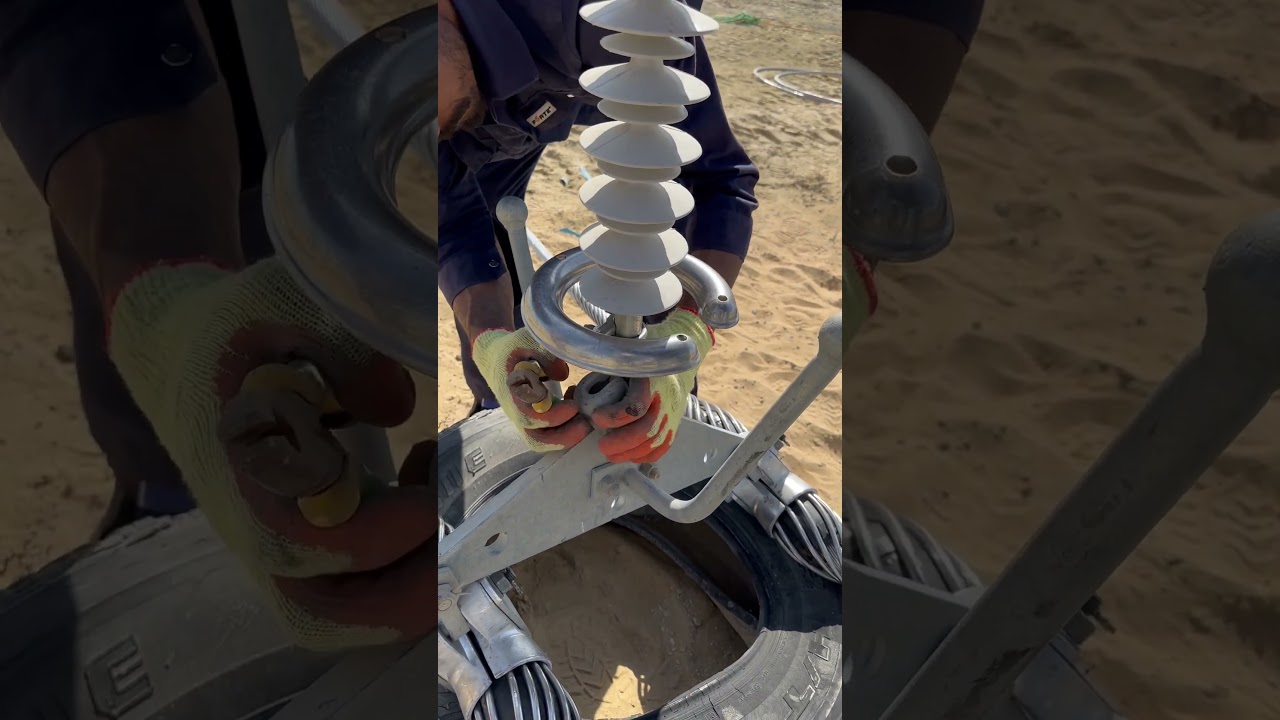 Jumper insulator string,