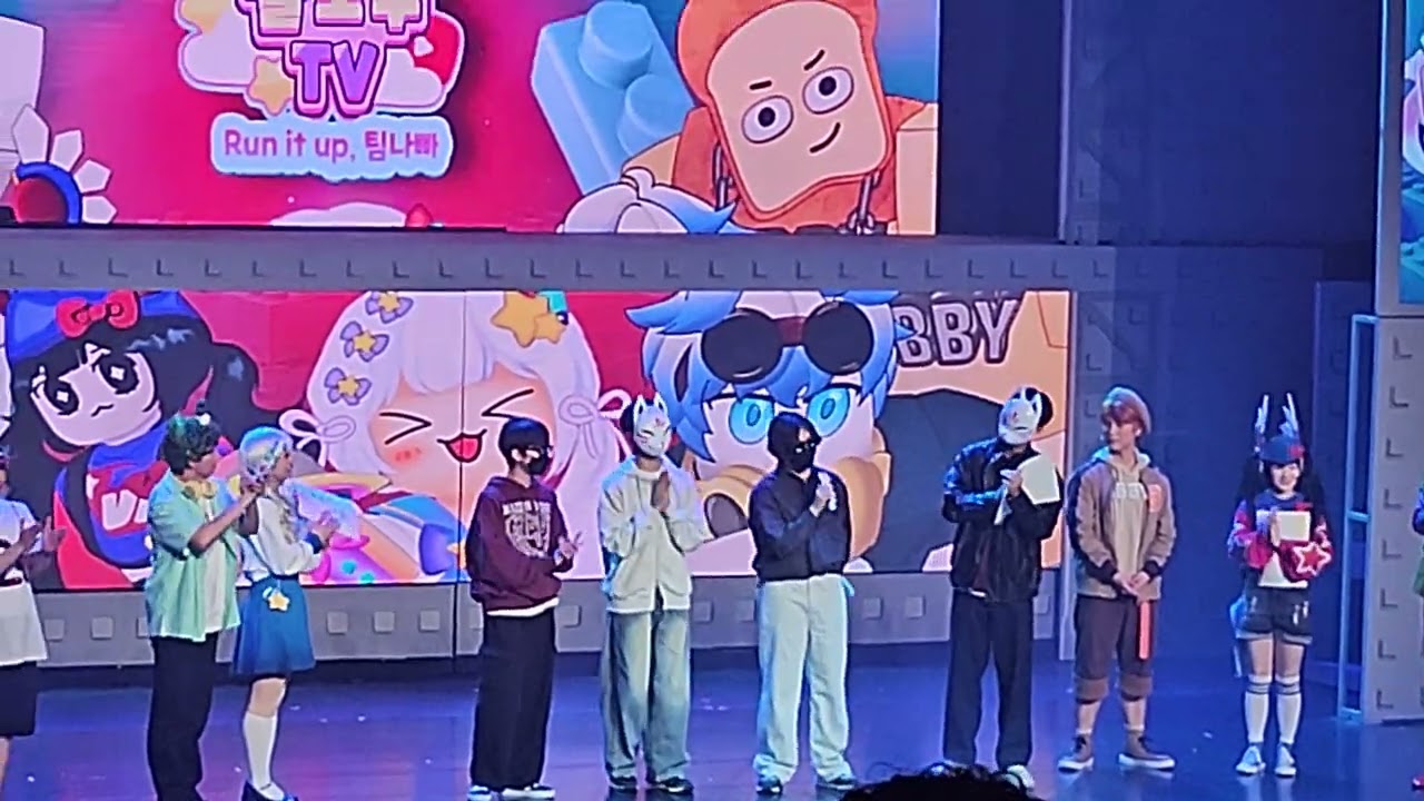 팀나뻐 뮤지컬 보고 왔습니다 왼쪽부터 밥풀님 유기사님 우참님 준브님 입니다