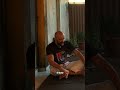 Treino Inovador: Desvende o Poder das Pernas Sem Braços! #shorts