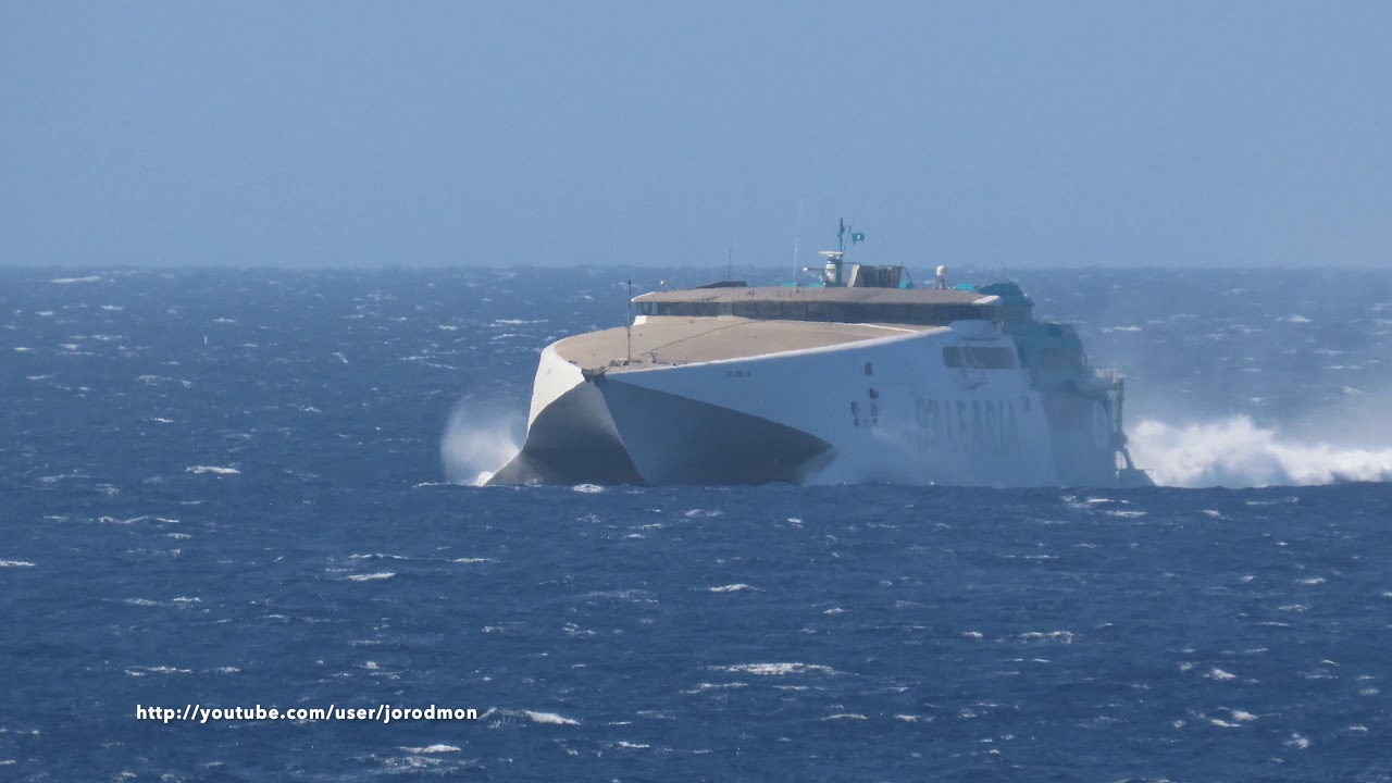 High Speed Catamaran JAUME III arrives in Ciutadella Menorca [4K]
