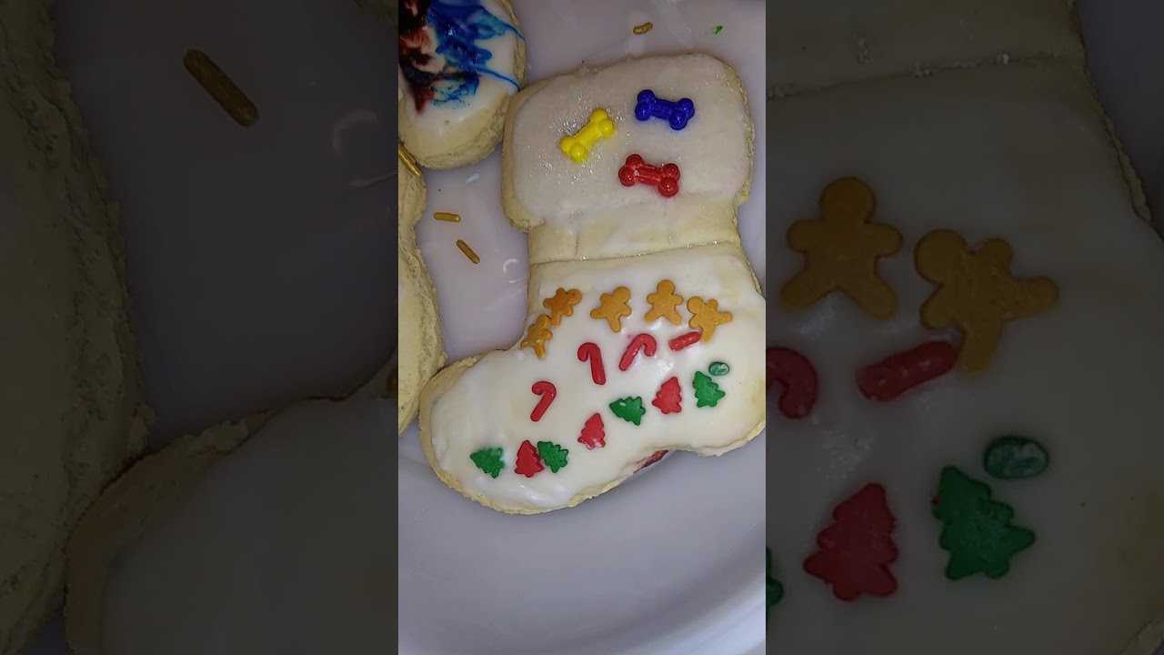 Practice decorating Christmas cookies - YouTube
