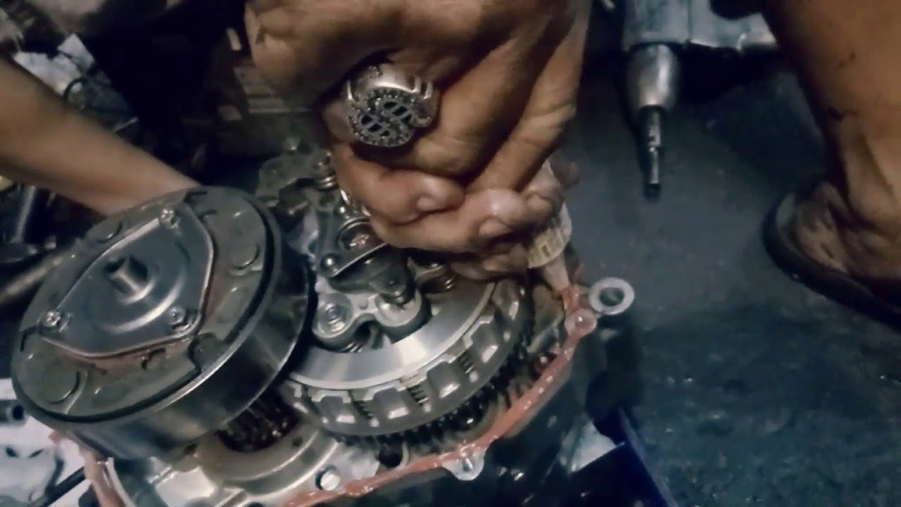 PITSTOP™ RTV Red Silicone Gasket Applied on CrankCase YouTube