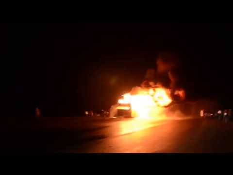 ოდესა-კიევის გზატკეცილზე კიევისკენ მიმავალი ტიტუშკების და ბერკუტის ავტობუსი დემონსტრანტებმა დაწვეს