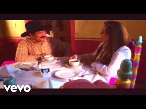 Watch the video for Como te llamas paloma