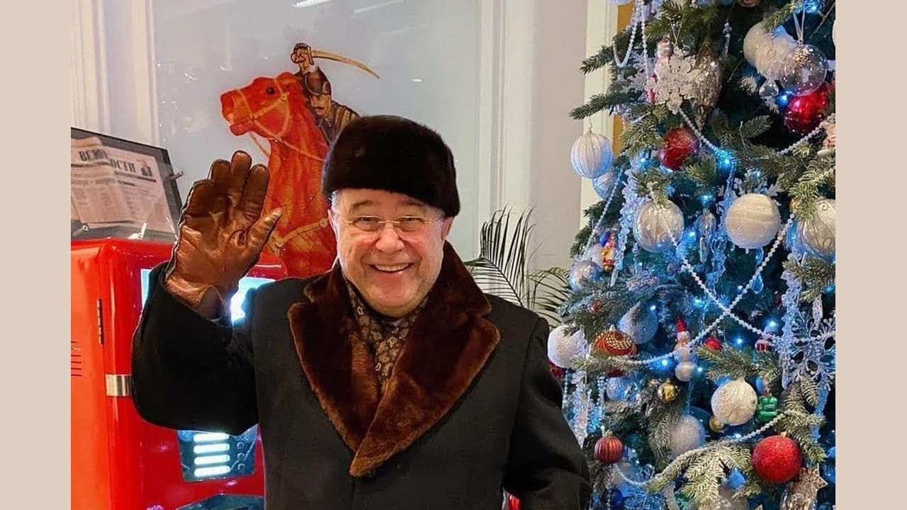 новогодний ведущий. роман частов ведущий нижний новгород. ведущий на новогодний корпоратив. ведущий новый год фото. вести новый год.