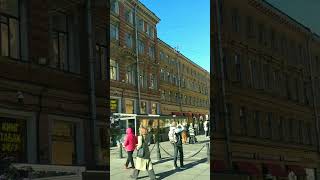 Идём к "Вращающему шару" на Мал.Садовой ул.,где можно загадать желание.Санкт-Петербург.