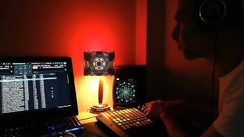 testing Maping AKAI APC 40 With Traktor Pro 3 Progressive Hosuse Dj Set