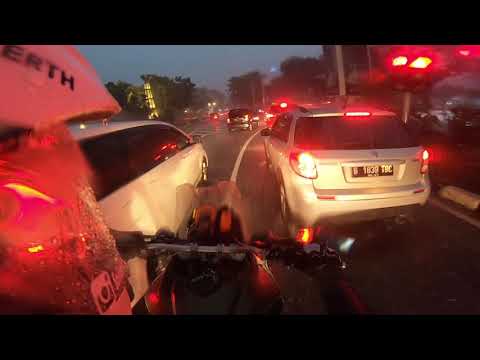 BhaperMotovlog - jangankan macet, hujanpun kuterabas!