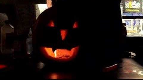 Self-Carving Pumpkin 03