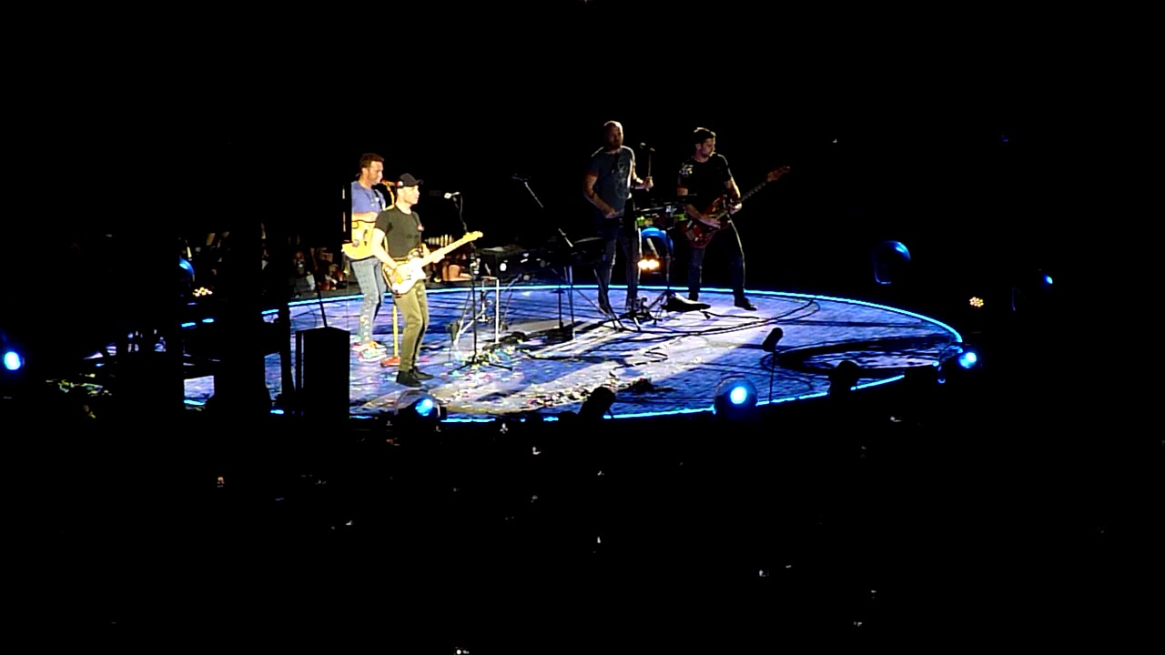 Coldplay - Magic - Toronto, Aug 22, 2017 - YouTube