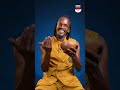 Esy Kennenga se livre dans La Main dans le Kwi