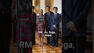 BTS aparece en Palacio Nacional y desata euforia en el Zócalo de CDMX