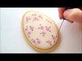 How to use the royal icing wet-on-wet technique on a cookie