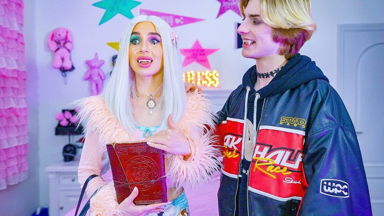 🎁 Το καλύτερο δώρο από αγόρι-βρικόλακα! Το ημερολόγιο του τέρατος στα χέρια της Φλόριντα!