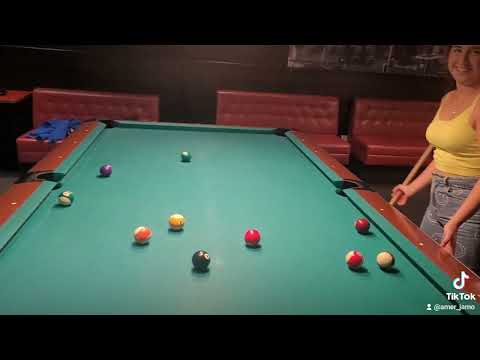 البنت دلوعة بيها