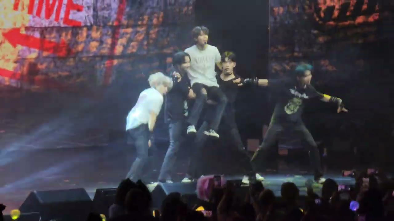 @TXT_bighit: 'New Rules' at Chicago (7/7)