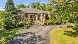 6364 Golden Lane, West Bloomfield Twp, MI Presented by Roy S Callan.