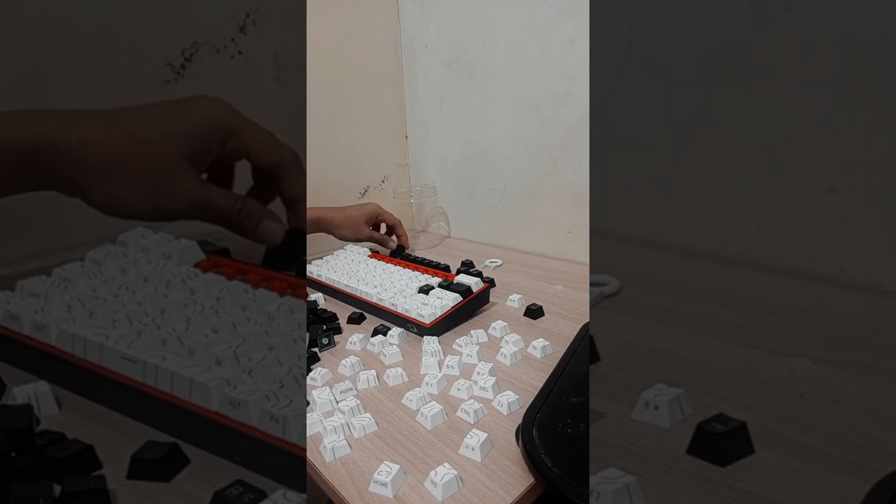 Changing keycaps for my Redragon Fizz RGB 😊