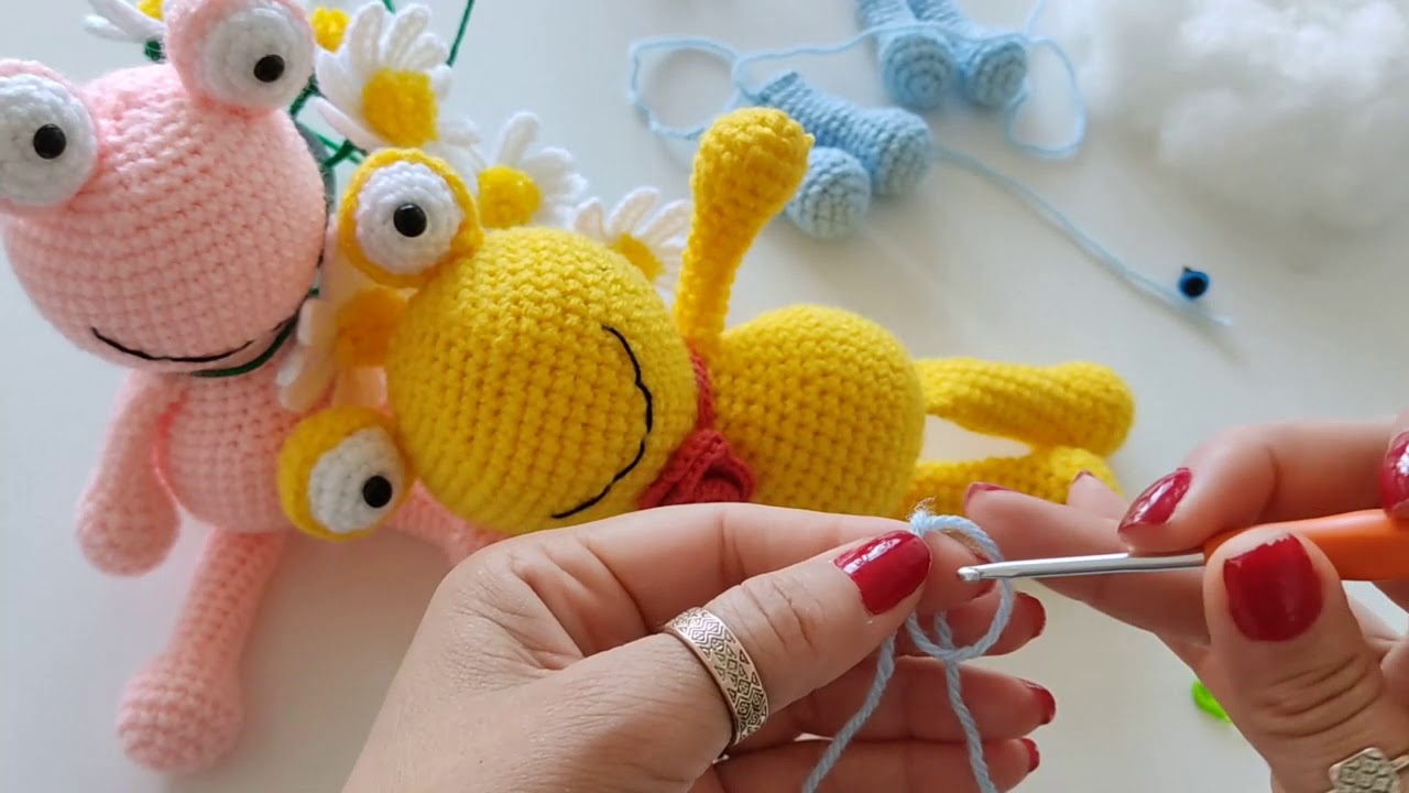 Sapinho amigurumi crochê