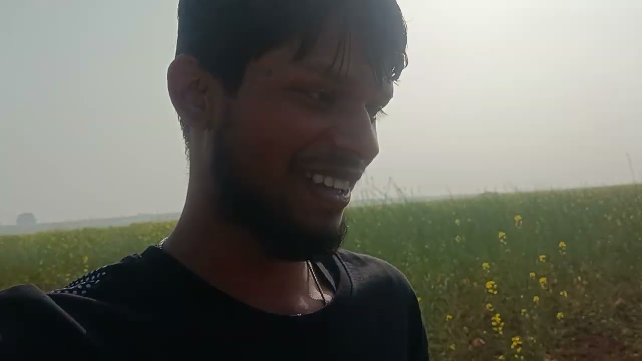 Aaj ham apane😄 freind ke saraso😎 ke khet par ghooomane gaye