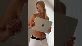 It’s Good MacBook advertising 👍🤩 Yes or No 💋 @DivaAngel #shorts #macbook