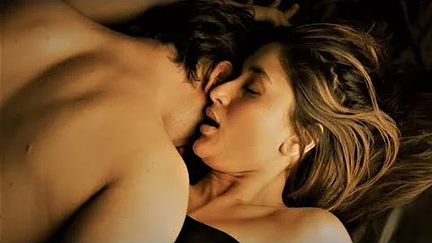 Kareena kapoor hot kissing scene in one video Kareena Kapoor romance with kiss