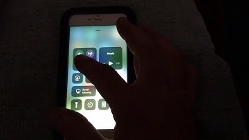 iOS 11 not turning off Wi-fi or Bluetooth from the dock