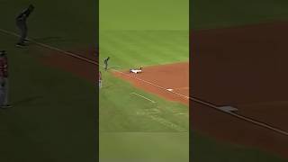 Wow brillante jugada de Cristian adames uff #youtube #parati #youtubeshorts #mlb #beisbol #baseball