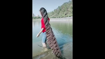 Choáng với mái tóc siêu dài, gội đầu cũng mất nửa ngày?