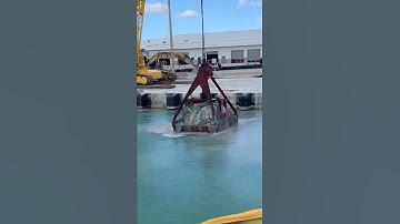 Yellow Terex HC275 - Ton Lattice Boom Crawler crane with Clamshell bucket dredging (Subscribe)