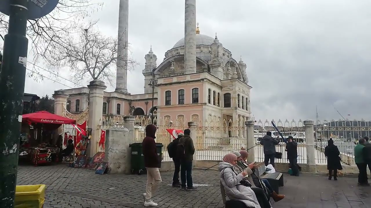 الاذان في تركيا قمة الخشوع روعة.  اذان العصر من امام جامع اورتاكوي اسطنبول (جامع اورطاكوي)