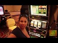 Jogando nos caça-níqueis nos cassinos em Las Vegas - YouTube