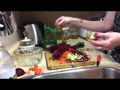 Video: Raw Beetroot Salad Na May Orange At Mint