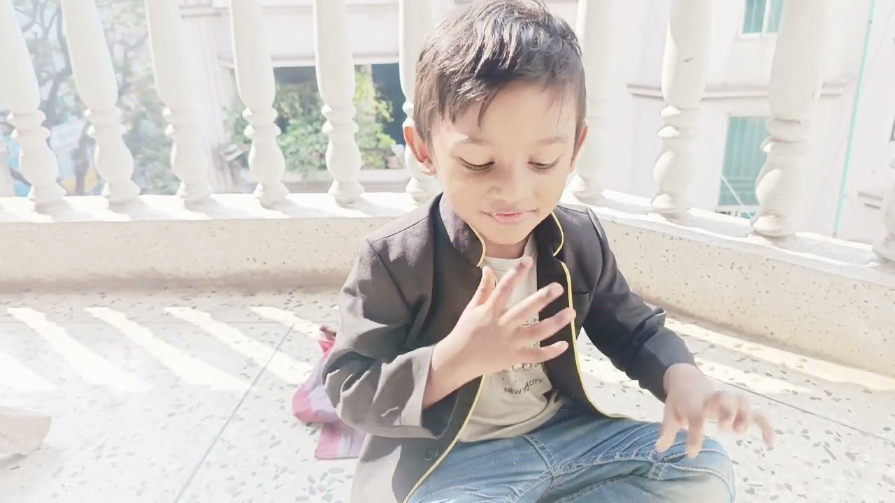  শীতের মিষ্টি রোদ্রে বসে দুই ছেলেকে  নিয়ে  সকালের নাস্তা করলাম। সাথে মুরগির মাংস রান্না করলাম। 