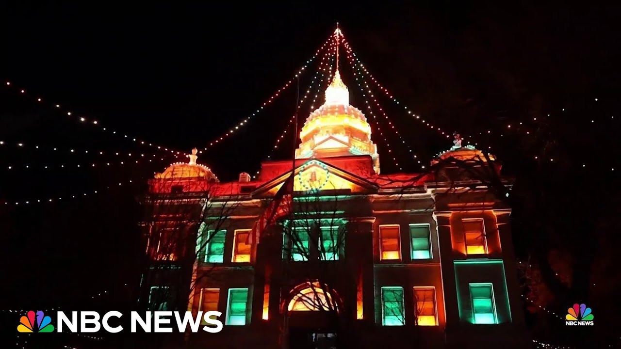 A Nebraska town’s 101-year-old Christmas light tradition