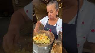 Caldo de albondigas con queso