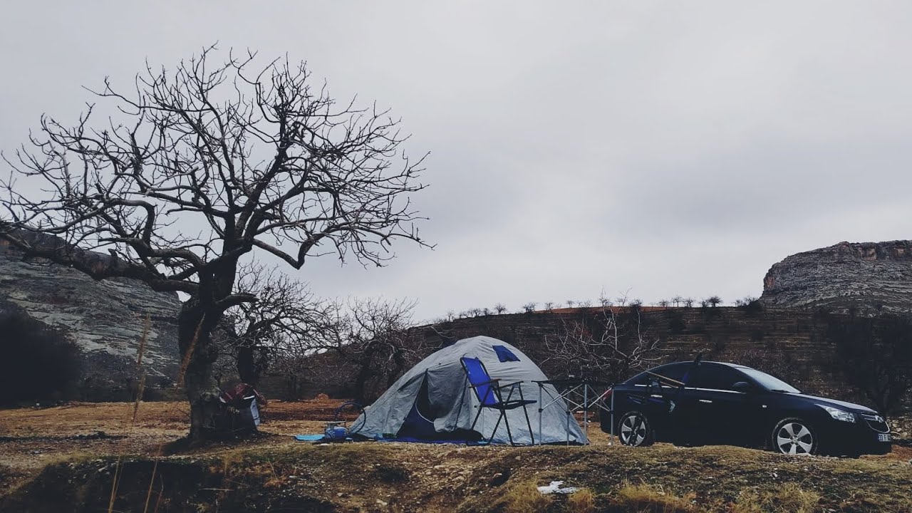 “Fırat Kıyısında Soğuk, Karanlık Gece | Çakal Sesleri Arasında Baba–Kız Kampı”❄️🏕️