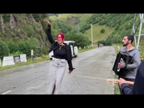 თუში გოგონას ცეკვა თუშეთის შუაგულ ბუნებაში - როგორ უხდება ცეკვა გთხოვთ შეაფასოთ!❤️