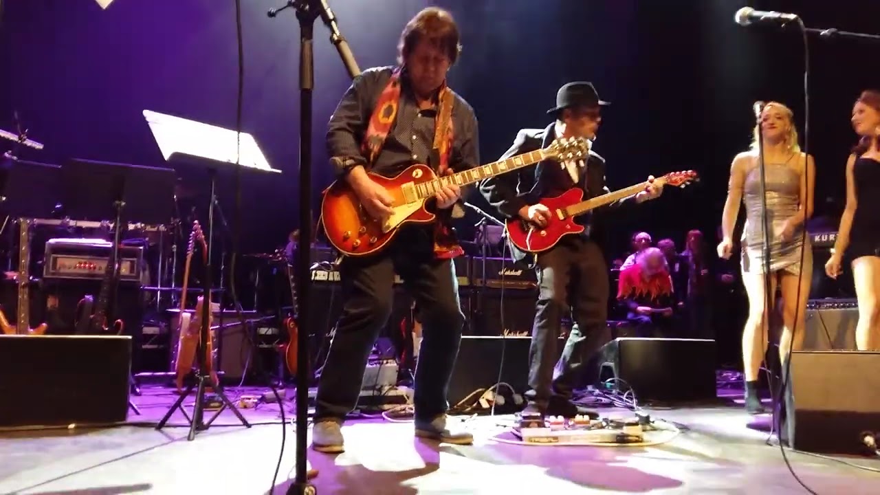 Mick Taylor plays White Room at Sheperds Bush an Evening for Jack Bruce