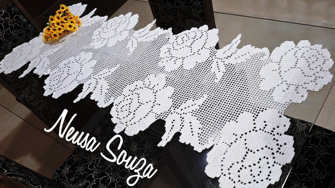 Caminho De Mesa 8 Rosas Modelo 2 -Video 1/7