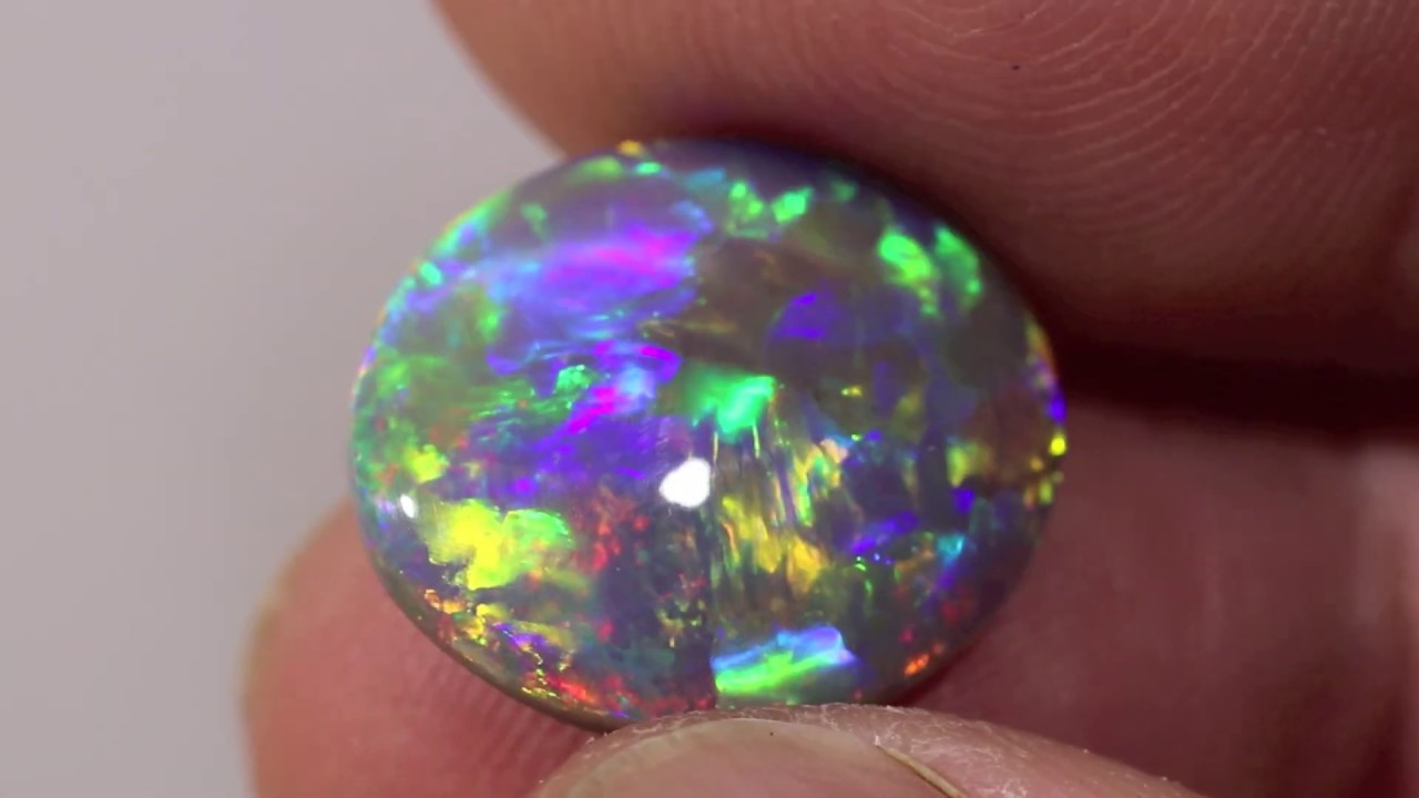 Opale nero gemma perfetta