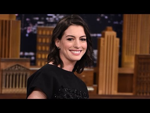 Video: Actress Anne Hathaway Shows Off Her Pregnant Tummy At Insta