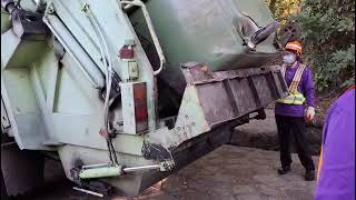 臺南垃圾車199-UT吊桶作業 壓縮垃圾
